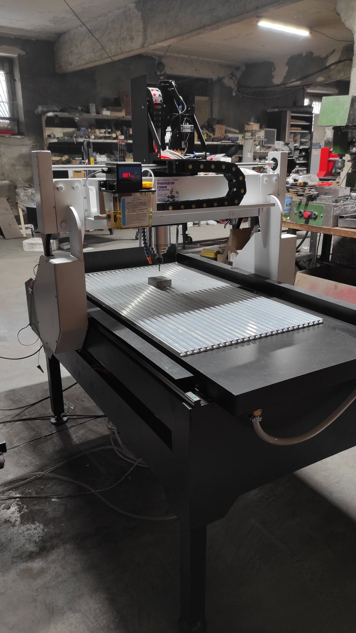 Рабочая зона ранее изготовленного станка CNCW Aluminum PRO